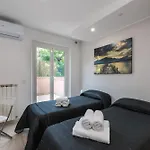 Travelershome 170 Station Street Couette-café 3*