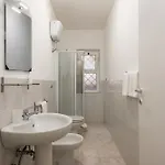 Travelershome 170 Station Street 3*
