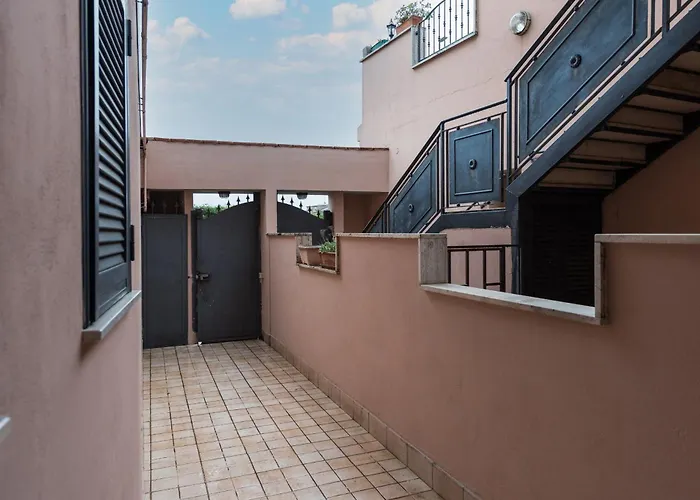 Travelershome 170 Station Street 3*